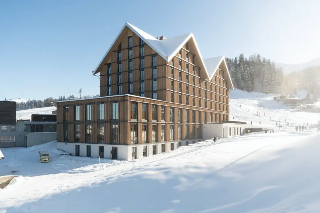 Stoos Lodge Aussenansicht Winter